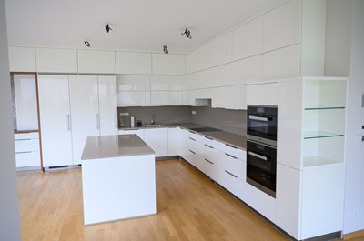 Kuchyně lak vysoký lesk