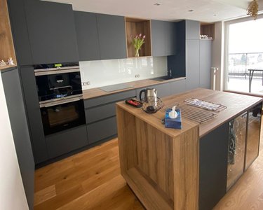 Kuchyně lamino hluboký mat/lamino dřevodekor